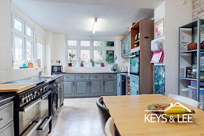 3 Bedroom End Of Terrace House For Sale In Peartree Gardens, Romford, RM7
