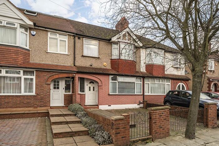 1 Bedroom Flat To Rent In Wadham Gardens, Greenford, UB6