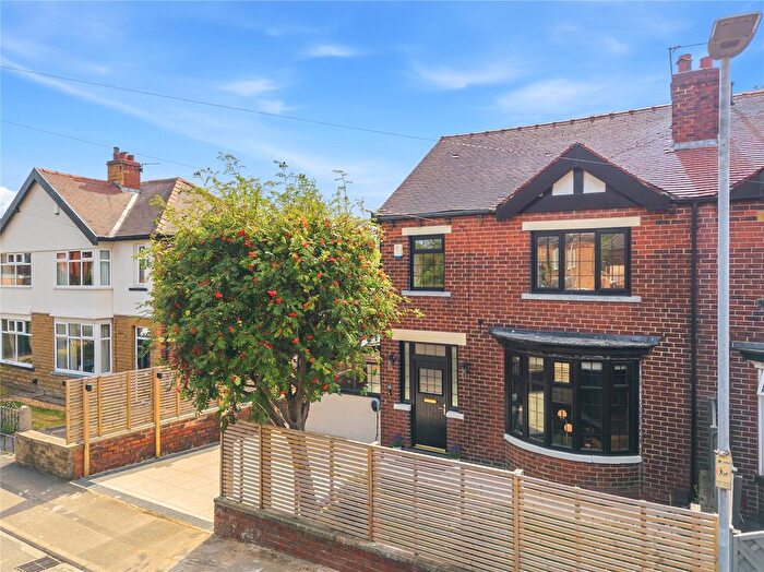 4 Bedroom Semi-Detached House For Sale In White Cross Road, Hanging Heaton, Dewsbury, WF12