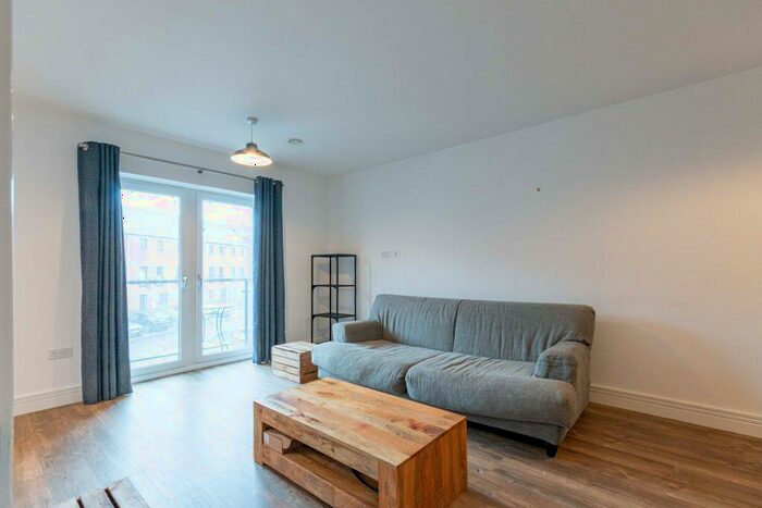 2 Bedroom Flat To Rent In L &#; Ocean Drive, Edinburgh, EH6