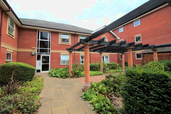 2 Bedroom Flat To Rent In Cambridge Court, Loughborough Road, West Bridgford, NG2