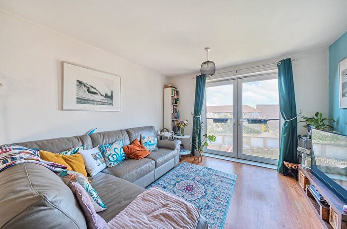 1 Bedroom Flat For Sale In Darwin House, Magnetic Crescent, Enfield, EN3