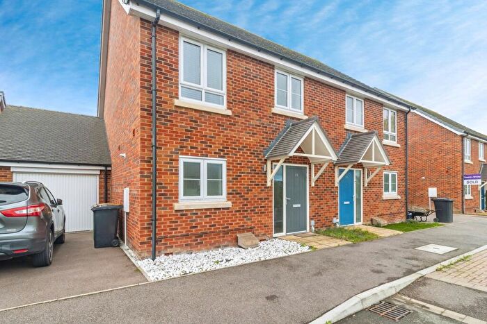 3 Bedroom Semi-Detached House For Sale In Cheshire Rise, Leighton Buzzard, Bedfordshire, LU7
