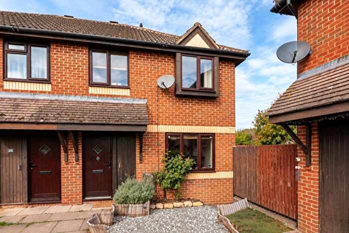 3 Bedroom Semi-Detached House For Sale In St. Hildas Close, Didcot, Oxfordshire, OX11