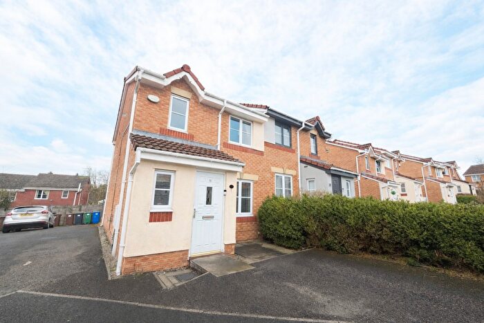 3 Bedroom Semi-Detached House For Sale In Elsworth Close, Radcliffe, Manchester, M26