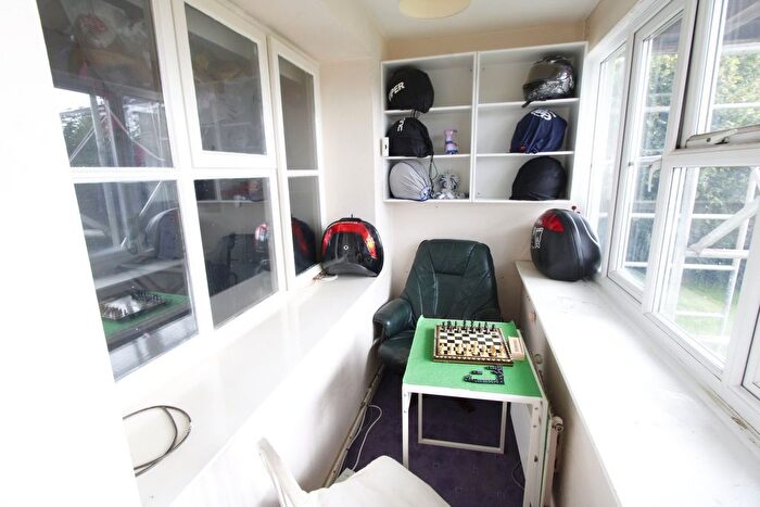 2 Bedroom Flat For Sale In Heatherfield, Bolton, BL1