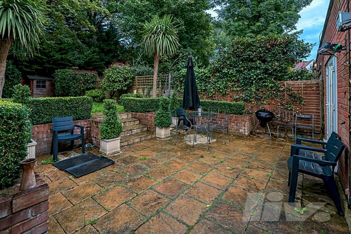 4 Bedroom House To Rent In West Heath Road, Hampstead, NW3