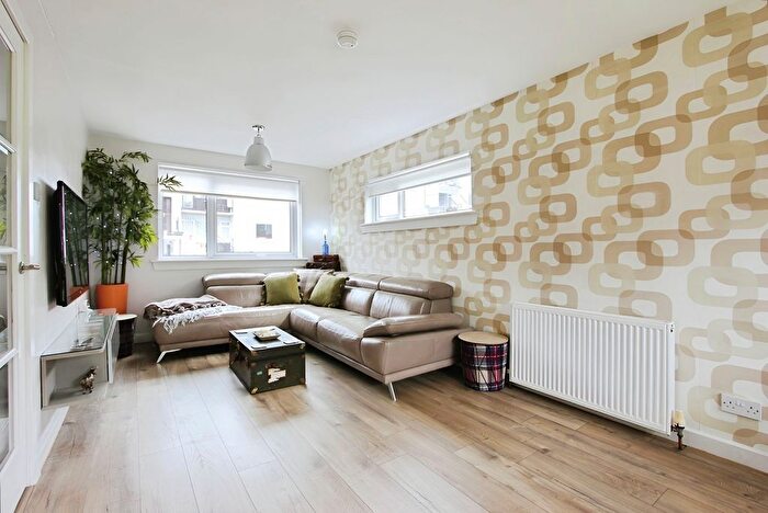 2 Bedroom Flat To Rent In New Lane, Edinburgh, EH6