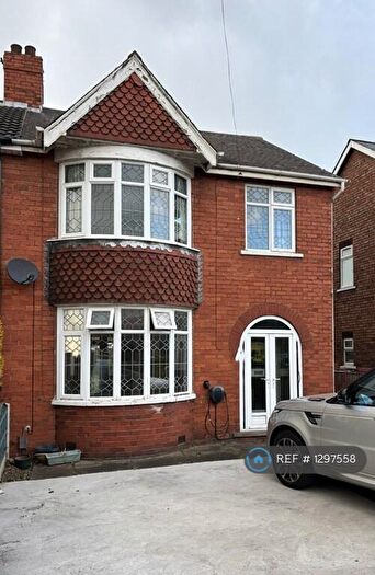 3 Bedroom Semi-Detached House To Rent In Cliff Gardens, Scunthorpe, DN15