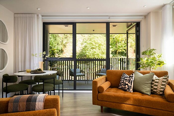 2 Bedroom Flat For Sale In The Crescent Collection, Greenwich, SE10