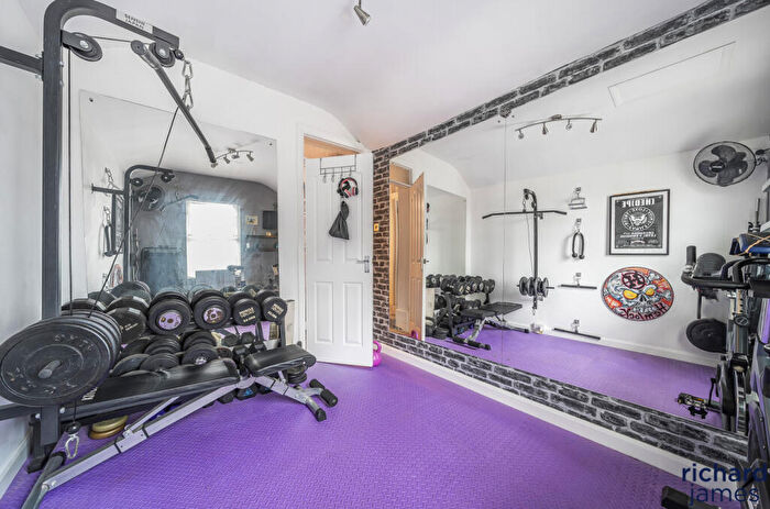 3 Bedroom End Of Terrace House For Sale In Prospect Hill, Old Town, Swindon, SN1