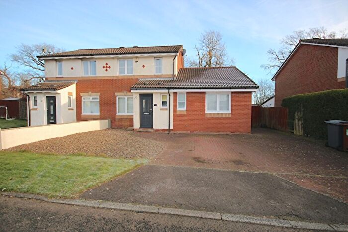 4 Bedroom Semi-Detached House To Rent In Scaraben Crescent, Glenrothes, Fife, KY6