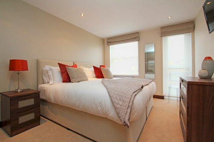2 Bedroom Flat To Rent In Ennismore Gardens, London, SW7