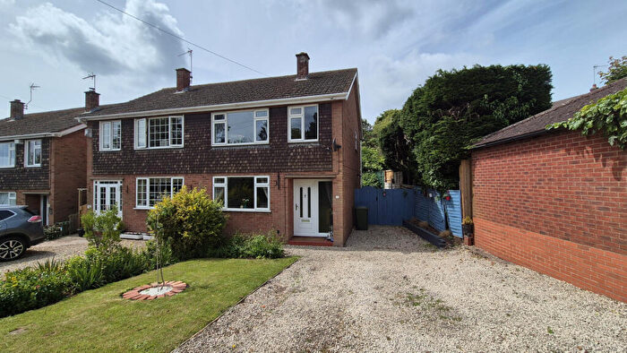 3 Bedroom Semi-Detached House For Sale In Station Road, Bishops Itchington, CV47