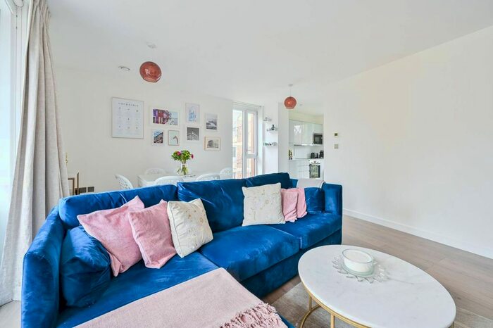 2 Bedroom Flat To Rent In Borough High Street, Borough, London, SE1