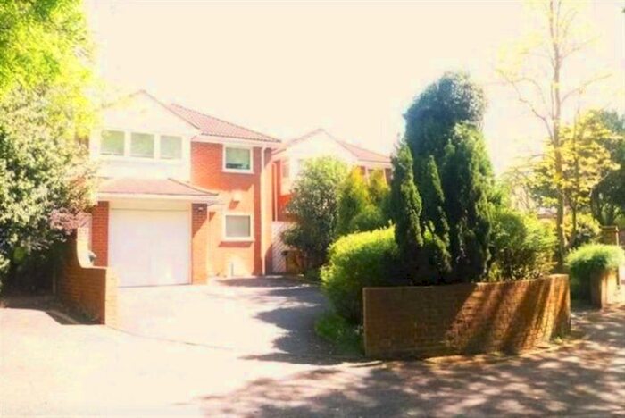 4 Bedroom Semi-Detached House To Rent In The Avenue, Finchley Central, N3