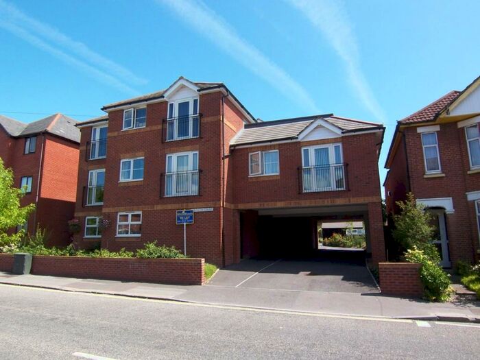 1 Bedroom Flat To Rent In Kenneth Court, Bitterne, SO18