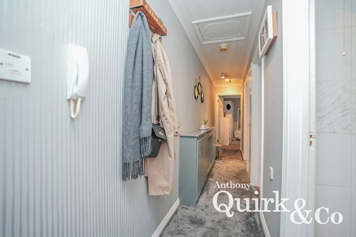 1 Bedroom Flat For Sale In Elsinor Avenue, Canvey Island, SS8