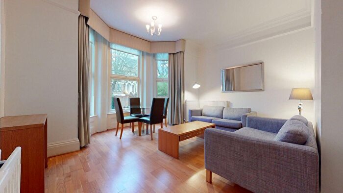 2 Bedroom Flat To Rent In Kew Gardens Road, Kew, Richmond, TW9