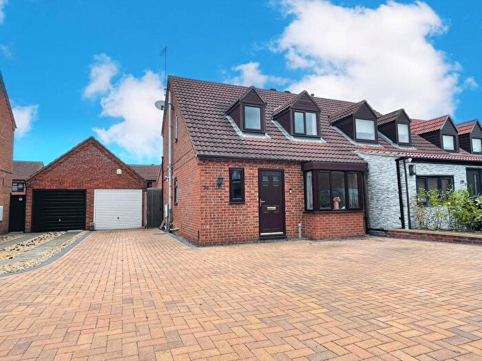 3 Bedroom Semi Detached House For Sale In Walton Park, Peterborough, PE4