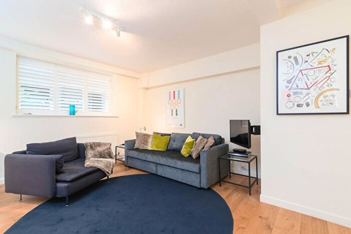 1 Bedroom Flat To Rent In City Of London, EC4A