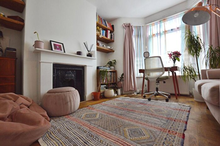 1 Bedroom Apartment For Sale In Harcourt Road, Stratford, London, E15