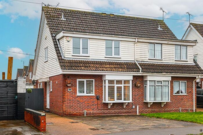 3 Bedroom Semi Detached House For Sale In Warwick Road, Rayleigh, SS6