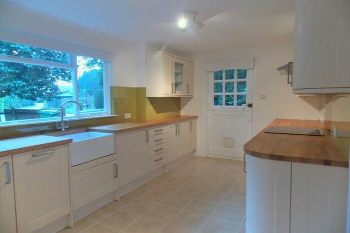 2 Bedroom Bungalow To Rent In High Street, Hawkhurst, Cranbrook, TN18