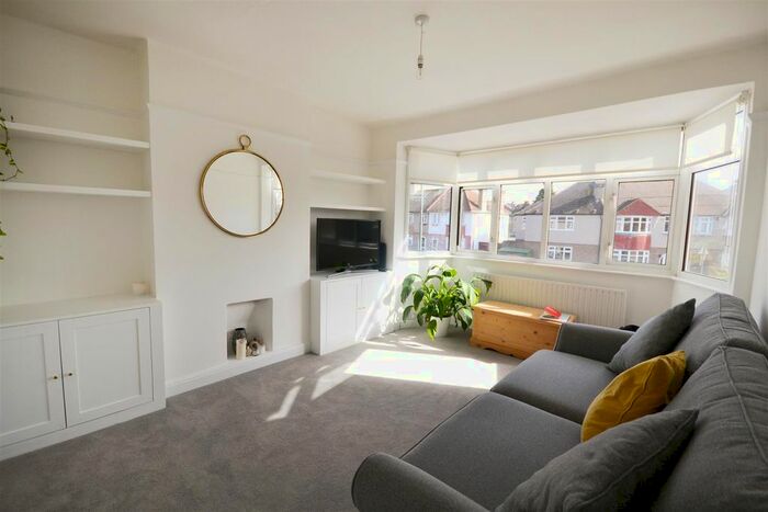 1 Bedroom Flat To Rent In Cannon Hill Lane, London, SW20