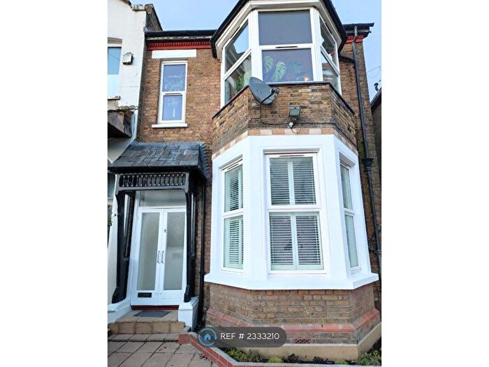 2 Bedroom Flat To Rent In Springfield Road, London, N11