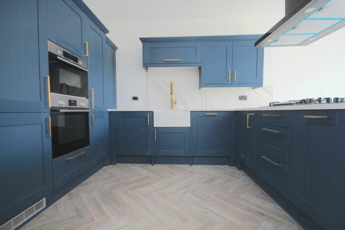 2 Bedroom Flat To Rent In Fairview Road, London, SW16