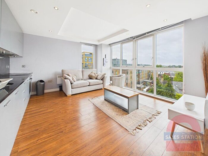 2 Bedroom Apartment For Sale In Newport Road, Cardiff, CF24