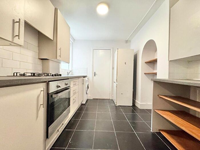 1 Bedroom Apartment To Rent In Station Road, SE25