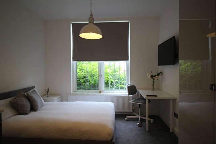 1 Bedroom Studio To Rent In Flat, Kelso Road, LS2