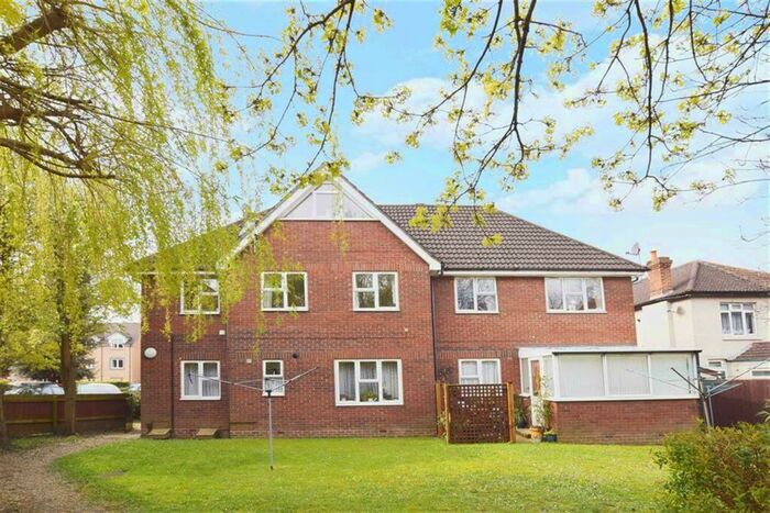 2 Bedroom Flat To Rent In Carlisle Court, St Edmunds Road, Southampton, SO16