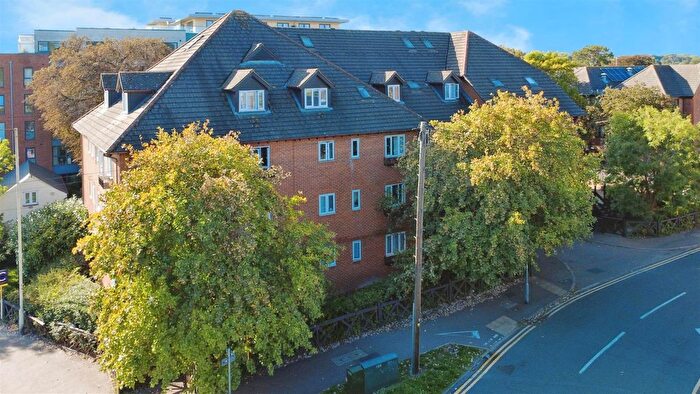 2 Bedroom Flat For Sale In Old Town, Hemel Hempstead, HP2