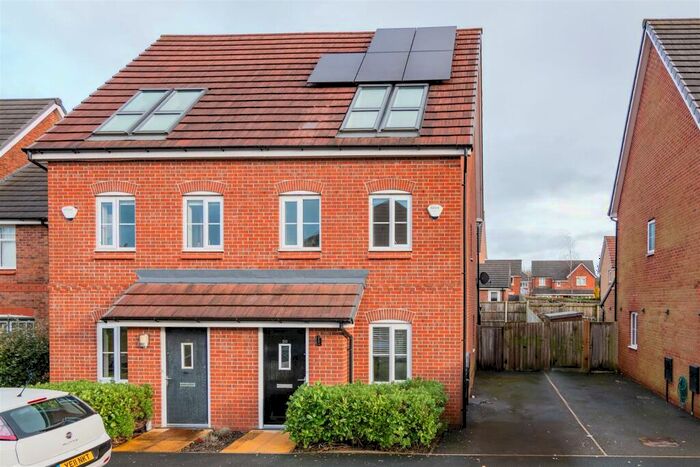 3 Bedroom Semi-Detached House To Rent In Herringbone Road, Worsley, Manchester, M28