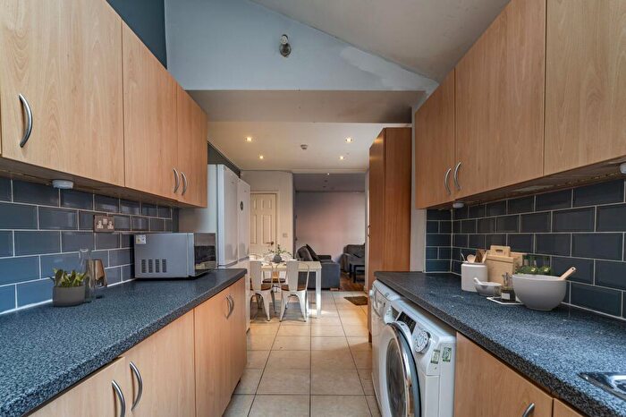 4 Bedroom Terraced House To Rent In Teversal Avenue, Nottingham, NG7