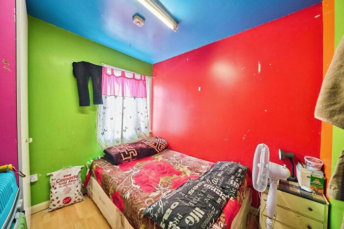 5 Bedroom Terraced House For Sale In Carlyle Avenue, Southall, UB1