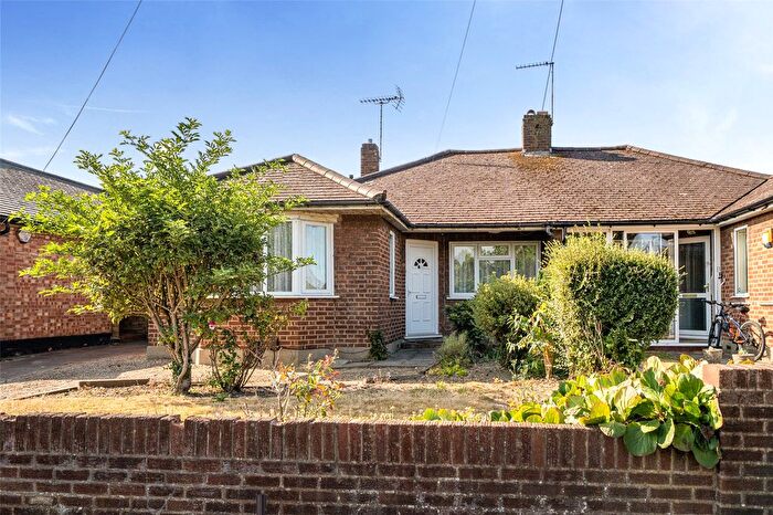 3 Bedroom Bungalow For Sale In Clammas Way, Uxbridge, UB8