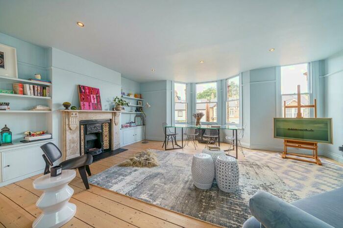 1 Bedroom Apartment To Rent In Friern Road, East Dulwich, London, SE22