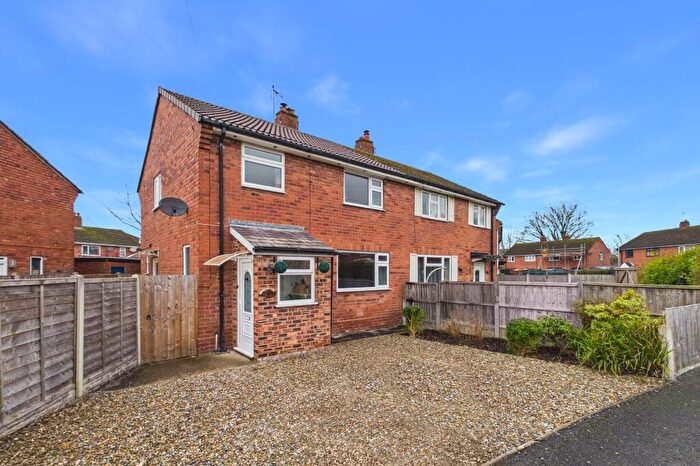 3 Bedroom Semi Detached House For Sale In Greenfields, Upton, CH2