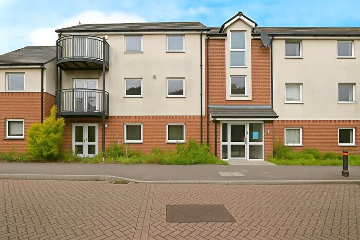 2 Bedroom Flat For Sale In Apple Tree Road, Midhurst, West Sussex, GU29