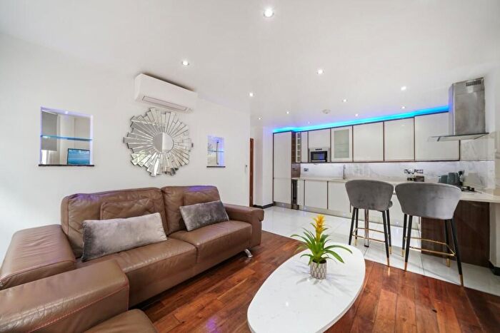 4 Bedroom Flat To Rent In Cumberland Court, Great Cumberland Place, W1H