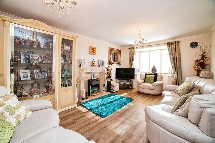 2 Bedroom Bungalow For Sale In Farnsworth Grove, Huthwaite, Sutton-In-Ashfield, Nottinghamshire, NG17