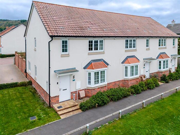 3 Bedroom End Of Terrace House For Sale In Modern Three Bedroom Family Home In Langford, BS40