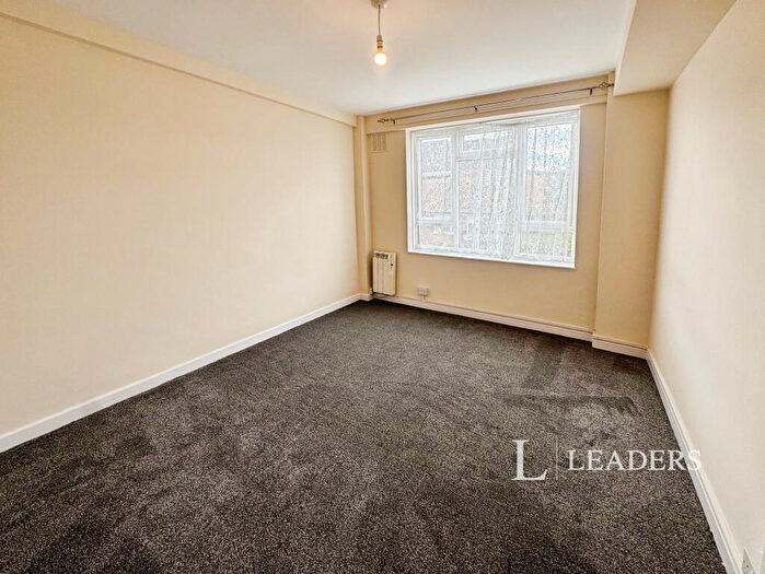 2 Bedroom Apartment To Rent In Terminus Road, BN21