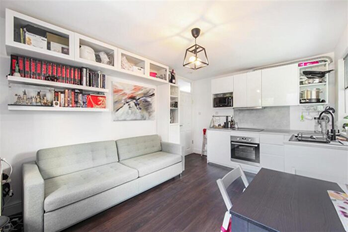 1 Bedroom Flat For Sale In Culvert Road, SW11