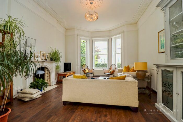 2 Bedroom Flat To Rent In Lansdowne Road, Tunbridge Wells, TN1