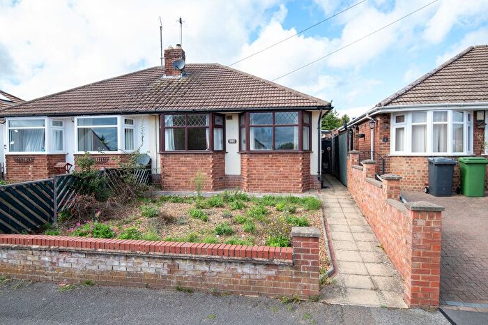 2 Bedroom Semi-Detached Bungalow For Sale In Milton Avenue, Wellingborough, NN8